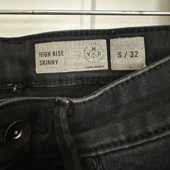 Vero Moda Jeans (Size 2) - Picture 3 of 6